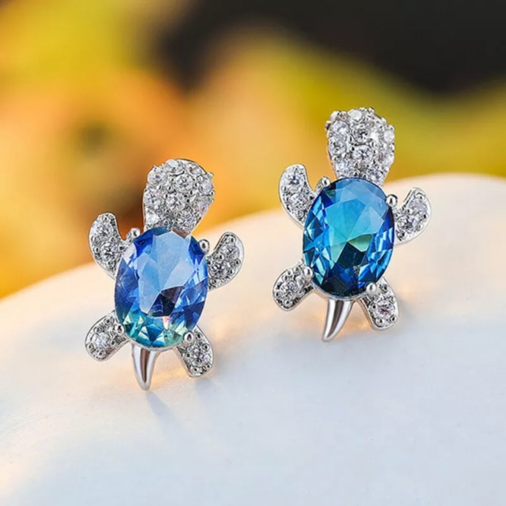 - 💐 Blue Crystal Turtle Studs in .925